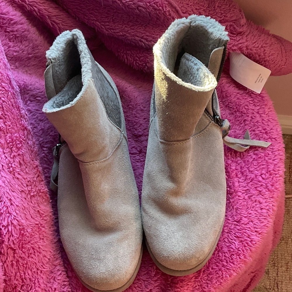 Cozy Gray Women's Boots